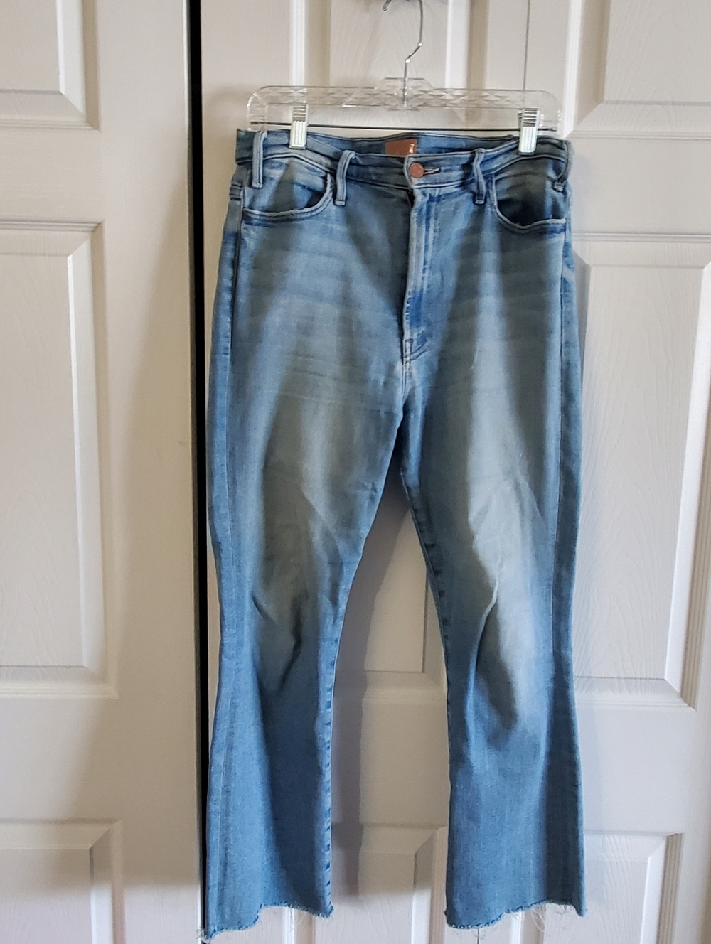 MOTHER HUSTLER ANKLE FRAY LIGHT WASH SZ 31. STRETCH High Rise